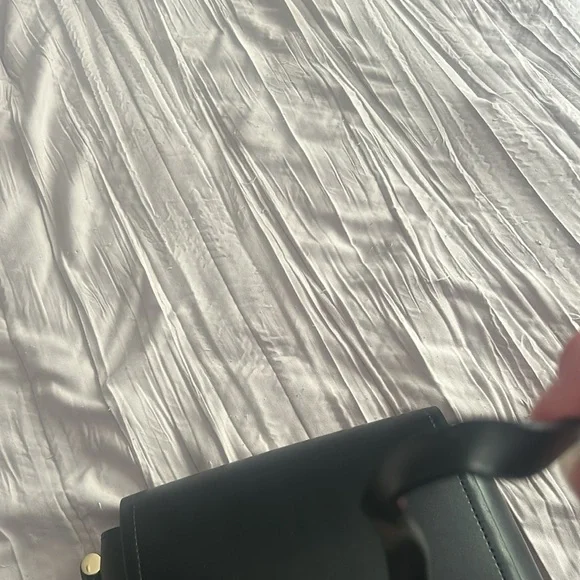 Kate Spade Crossbody - Picture 7 of 8